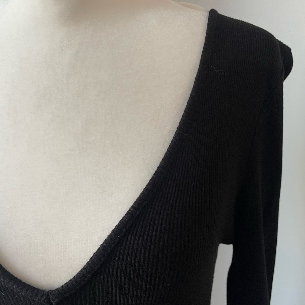 Missguided Ribbed V-Neck Bodysuit - Picture 2 of 3